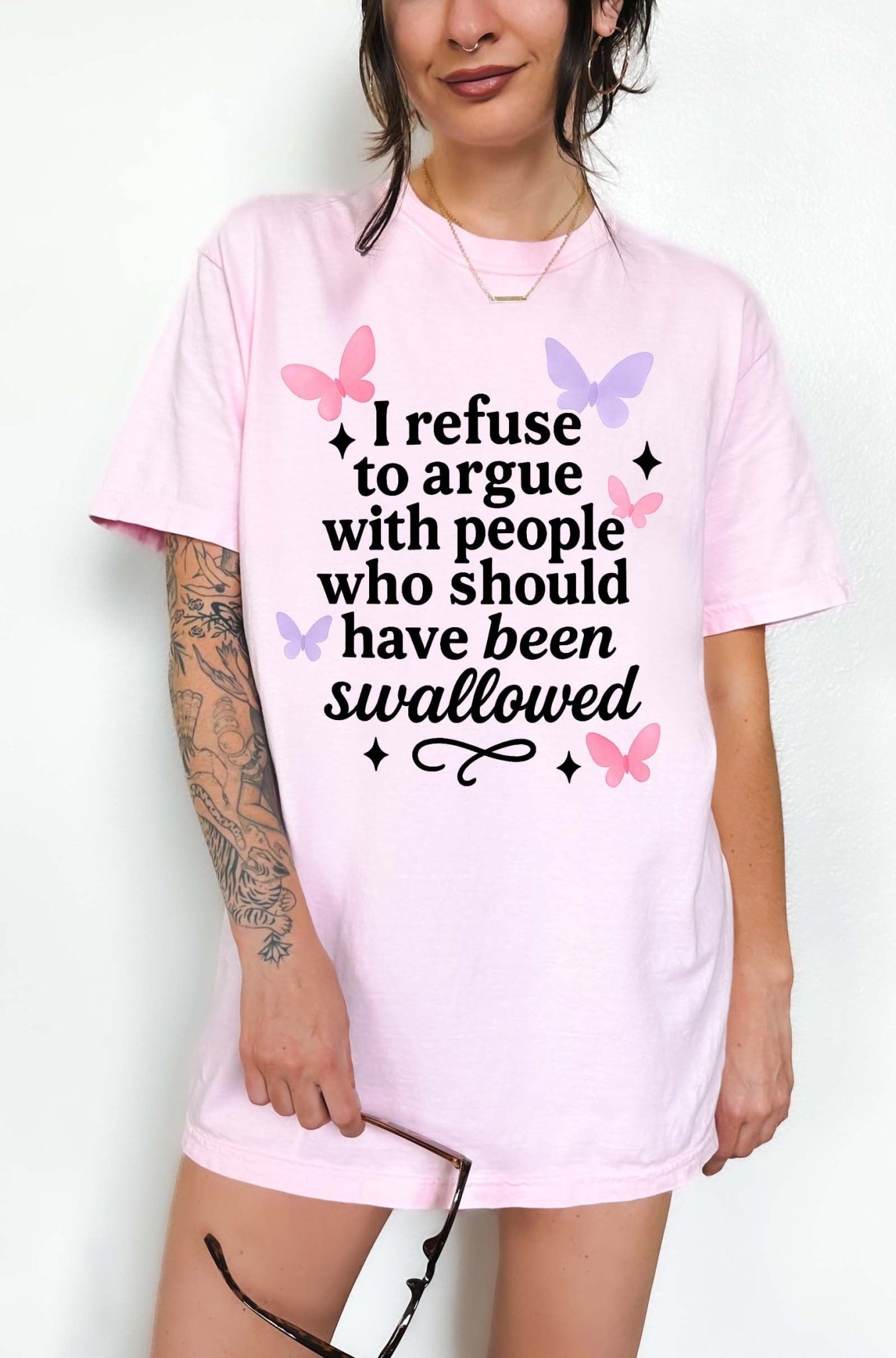Funny sarcastic t-shirt with bold text about refusing to argue and humorous rude statement design