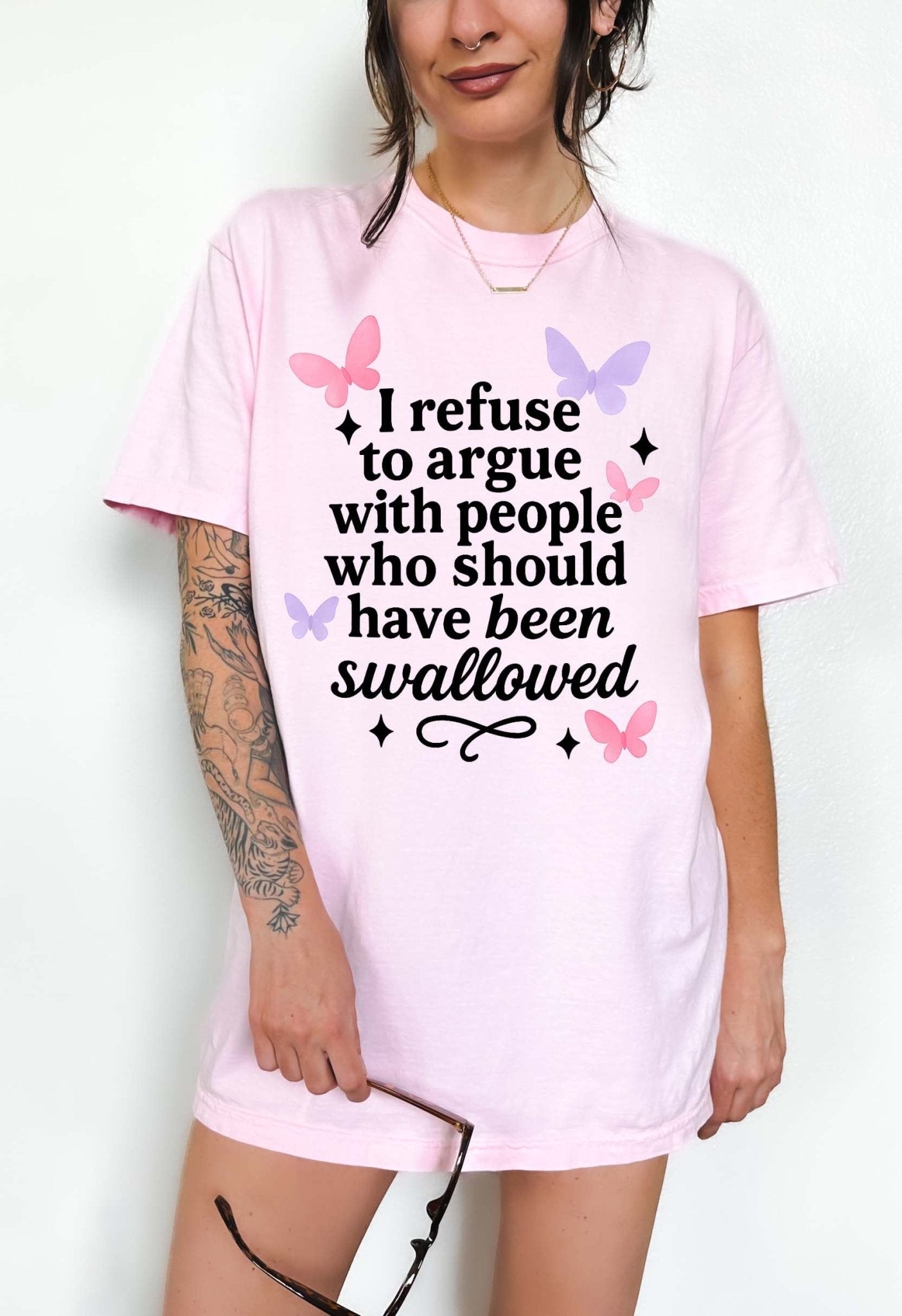 Funny sarcastic t-shirt with bold text about refusing to argue and humorous rude statement design